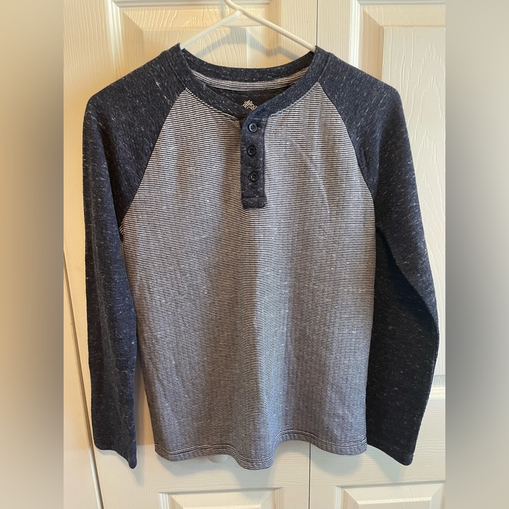 Boys Size Large 14-16 Knot top by Where Abouts 3 button Henley Blue and White